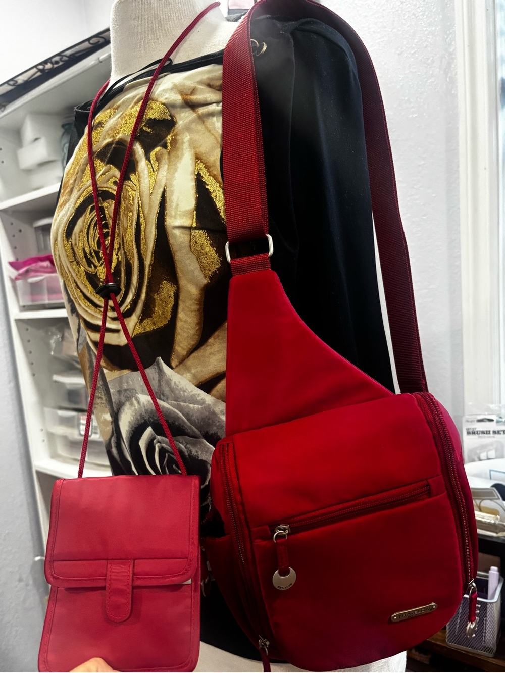 Travelon beautiful Red Crossbody Bag and Mini pouch – Women’s Travel Set